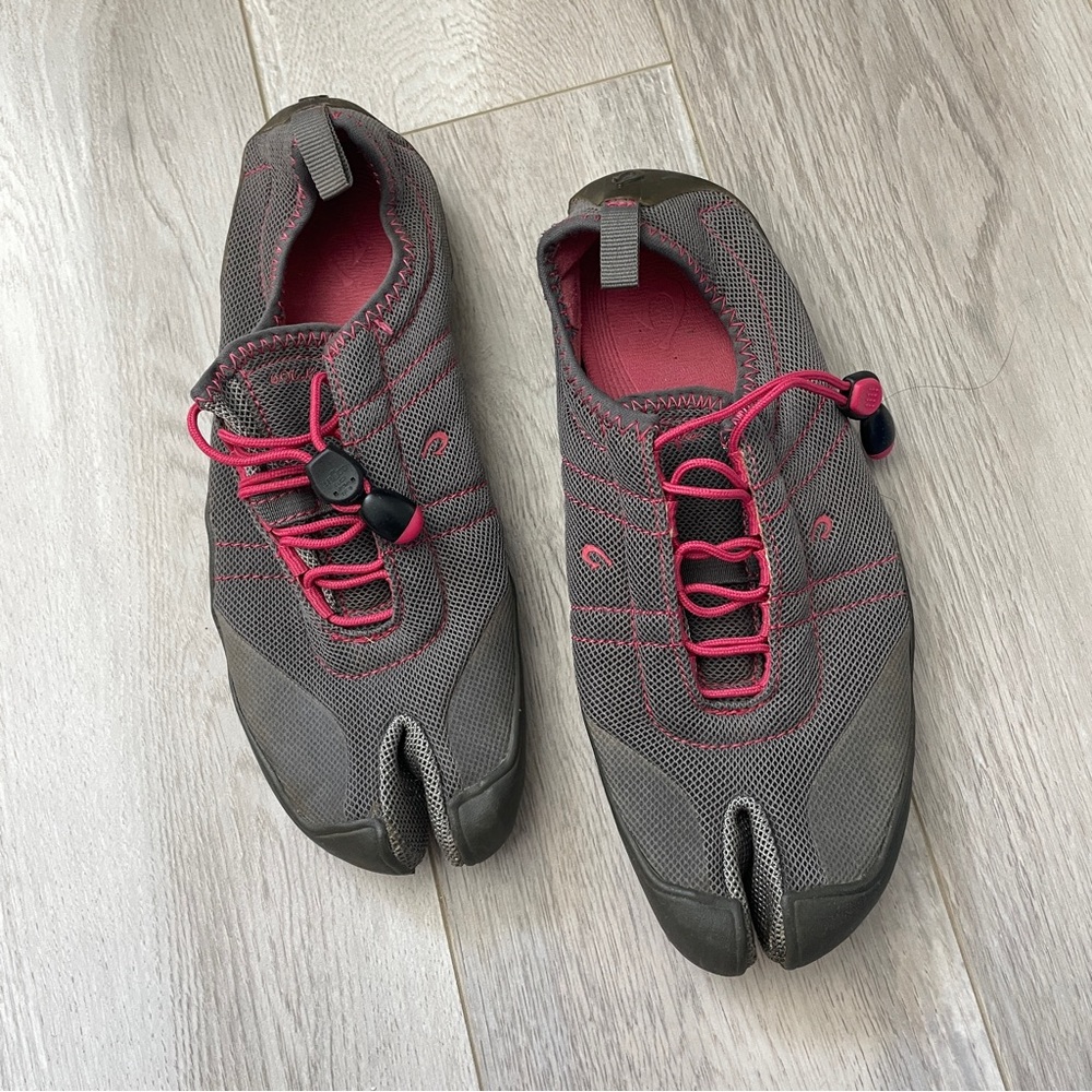 Olukai Outdoor Shoes maliko adventure cross training womens Gray Pink (size 7)